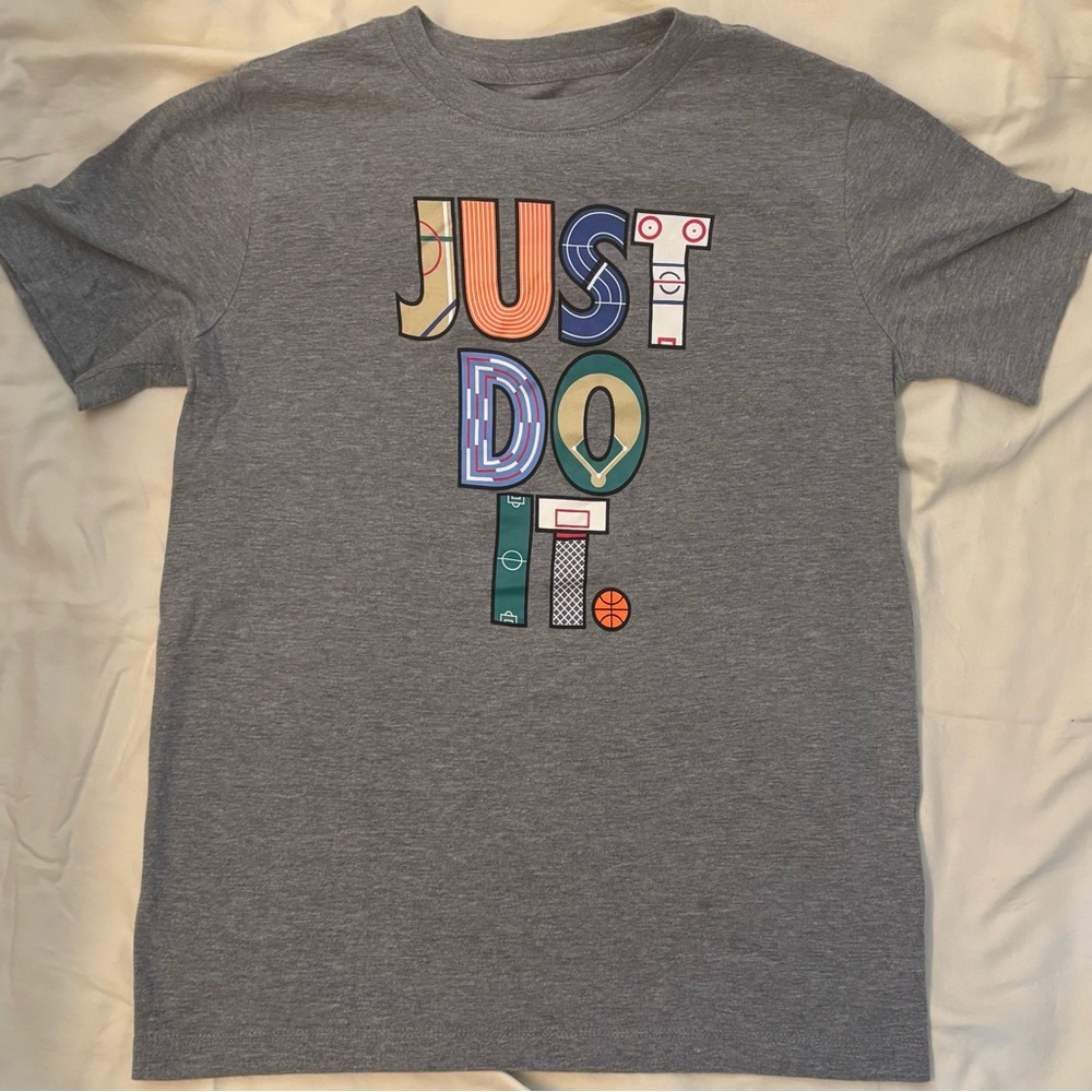 Nike Kids Gray 'Just Do It' Graphic Tee